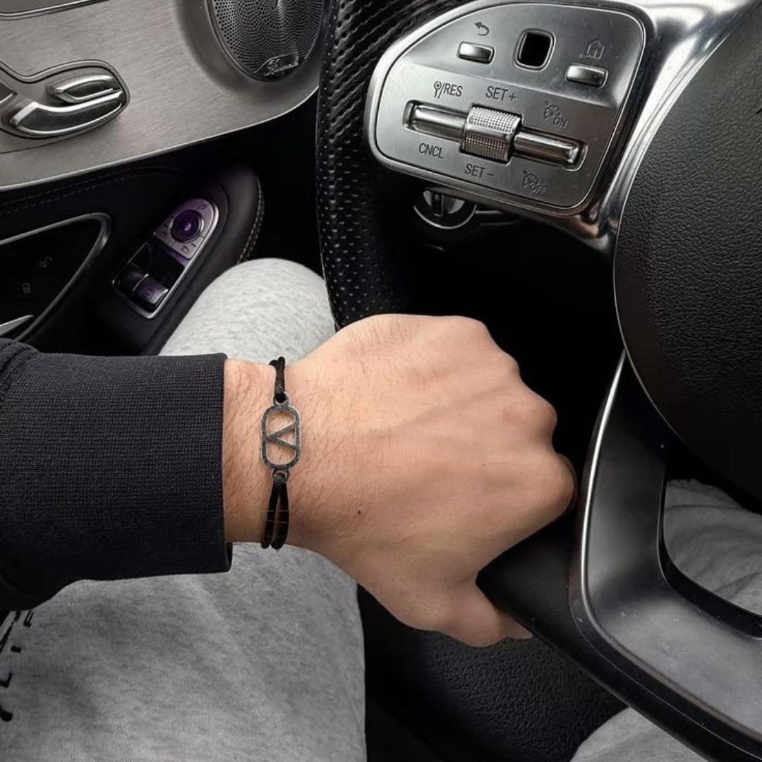 V | BRACELET
